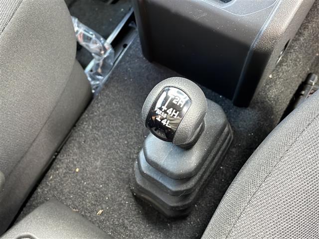 ジムニーノマド ＦＣ　ワンオーナー　アイドリングストップ　クルーズコントロール　ドアバイザー　プッシュスタート　４ＷＤ　純正フロアマット　シートヒーター　背面スペアタイヤ　純正アルミホイール　カーテンエアバッグ（9枚目）