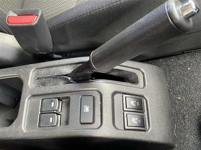 ジムニーノマド ＦＣ　ワンオーナー　アイドリングストップ　クルーズコントロール　ドアバイザー　プッシュスタート　４ＷＤ　純正フロアマット　シートヒーター　背面スペアタイヤ　純正アルミホイール　カーテンエアバッグ（10枚目）