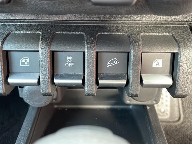 ジムニーノマド ＦＣ　ワンオーナー　アイドリングストップ　クルーズコントロール　ドアバイザー　プッシュスタート　４ＷＤ　純正フロアマット　シートヒーター　背面スペアタイヤ　純正アルミホイール　カーテンエアバッグ（11枚目）