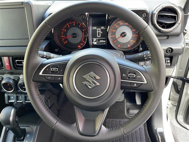 ジムニーノマド ＦＣ　ワンオーナー　アイドリングストップ　クルーズコントロール　ドアバイザー　プッシュスタート　４ＷＤ　純正フロアマット　シートヒーター　背面スペアタイヤ　純正アルミホイール　カーテンエアバッグ（12枚目）
