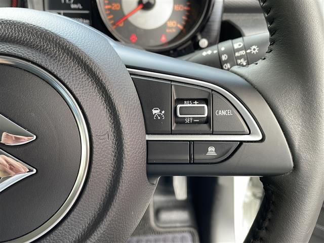 ジムニーノマド ＦＣ　ワンオーナー　アイドリングストップ　クルーズコントロール　ドアバイザー　プッシュスタート　４ＷＤ　純正フロアマット　シートヒーター　背面スペアタイヤ　純正アルミホイール　カーテンエアバッグ（14枚目）