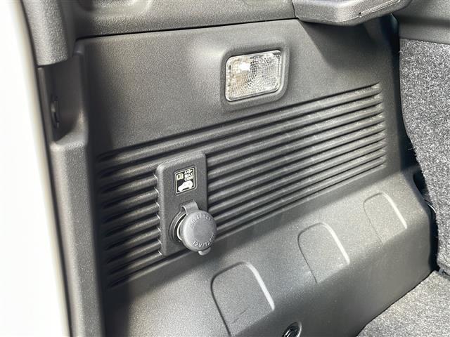 ジムニーノマド ＦＣ　ワンオーナー　アイドリングストップ　クルーズコントロール　ドアバイザー　プッシュスタート　４ＷＤ　純正フロアマット　シートヒーター　背面スペアタイヤ　純正アルミホイール　カーテンエアバッグ（16枚目）