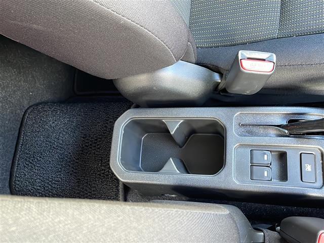 ジムニーノマド ＦＣ　ワンオーナー　アイドリングストップ　クルーズコントロール　ドアバイザー　プッシュスタート　４ＷＤ　純正フロアマット　シートヒーター　背面スペアタイヤ　純正アルミホイール　カーテンエアバッグ（18枚目）