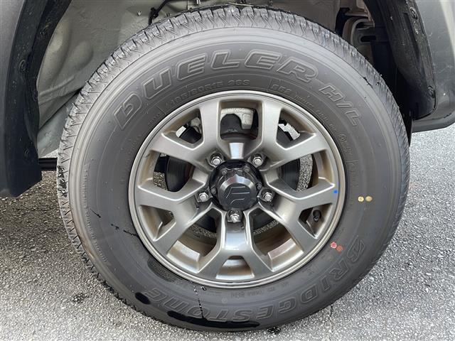 ジムニーノマド ＦＣ　ワンオーナー　アイドリングストップ　クルーズコントロール　ドアバイザー　プッシュスタート　４ＷＤ　純正フロアマット　シートヒーター　背面スペアタイヤ　純正アルミホイール　カーテンエアバッグ（31枚目）