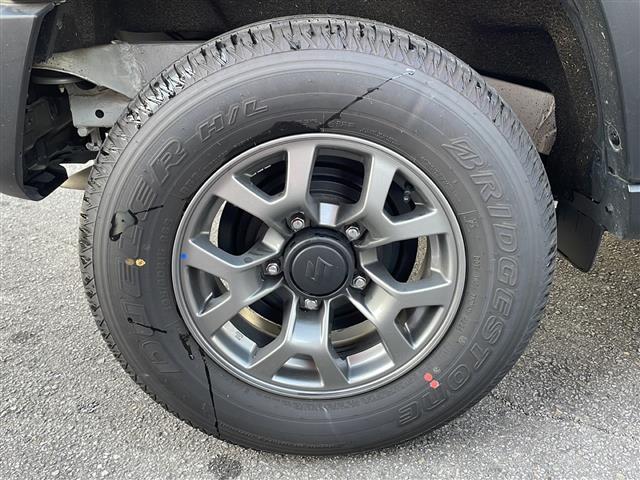 ジムニーノマド ＦＣ　ワンオーナー　アイドリングストップ　クルーズコントロール　ドアバイザー　プッシュスタート　４ＷＤ　純正フロアマット　シートヒーター　背面スペアタイヤ　純正アルミホイール　カーテンエアバッグ（32枚目）