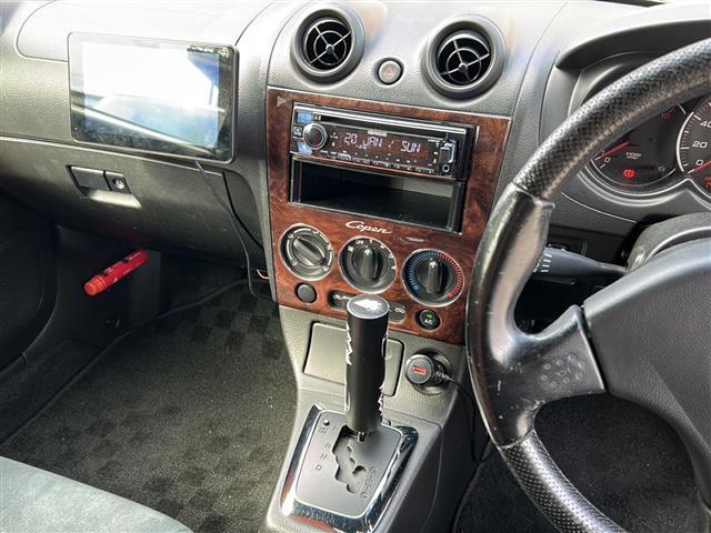 コペン アルティメットエディション　オープンカー　社外オーディオ　Ｂｌｕｅｔｏｏｔｈ　ＣＤチェンジャー　社外アルミホイール　シートヒーター　純正フロアマット　ＥＴＣ　パワーステアリング　パワーウィンドウ　ＬＥＤヘッドライト（20枚目）