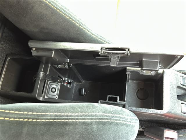 コペン アルティメットエディション　オープンカー　社外オーディオ　Ｂｌｕｅｔｏｏｔｈ　ＣＤチェンジャー　社外アルミホイール　シートヒーター　純正フロアマット　ＥＴＣ　パワーステアリング　パワーウィンドウ　ＬＥＤヘッドライト（22枚目）