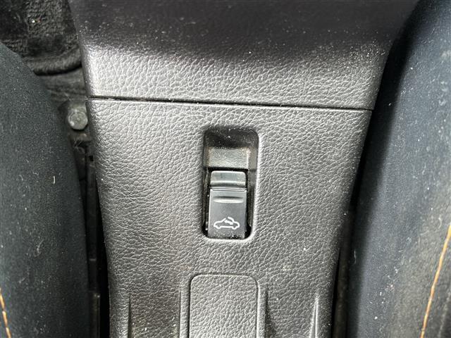 コペン アルティメットエディション　オープンカー　社外オーディオ　Ｂｌｕｅｔｏｏｔｈ　ＣＤチェンジャー　社外アルミホイール　シートヒーター　純正フロアマット　ＥＴＣ　パワーステアリング　パワーウィンドウ　ＬＥＤヘッドライト（25枚目）