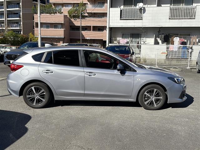 インプレッサスポーツ 1.6i-Lアイサイト リモコンキー USB入力端子 CDチェンジャー オートライト パワーステアリング パワーウィンドウ 純正アルミホイール 純正フロアマット レーダークルーズコントロール コーナーセンサー(8枚目)