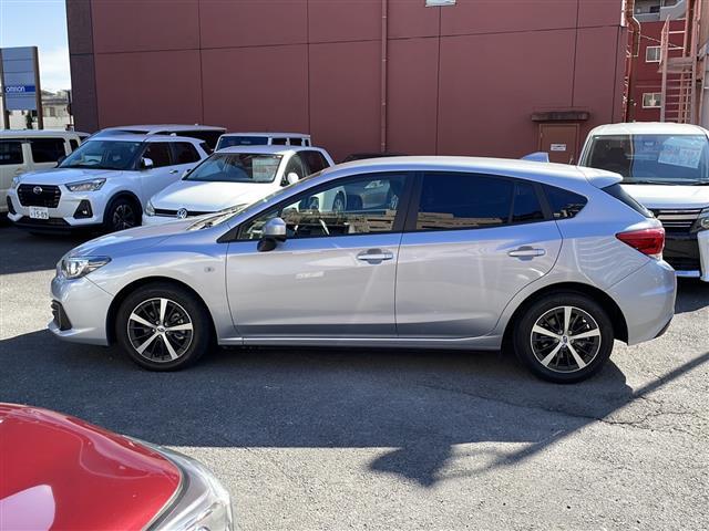 インプレッサスポーツ 1.6i-Lアイサイト リモコンキー USB入力端子 CDチェンジャー オートライト パワーステアリング パワーウィンドウ 純正アルミホイール 純正フロアマット レーダークルーズコントロール コーナーセンサー(9枚目)