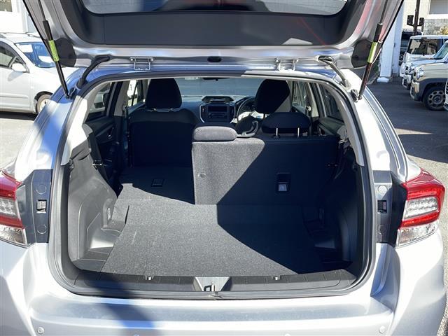 インプレッサスポーツ 1.6i-Lアイサイト リモコンキー USB入力端子 CDチェンジャー オートライト パワーステアリング パワーウィンドウ 純正アルミホイール 純正フロアマット レーダークルーズコントロール コーナーセンサー(18枚目)