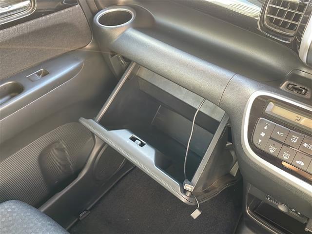 N-BOXカスタム G・Lパッケージ ETC 片側パワースライドドア バックカメラ 前席ベンチシート 後席チップアップシート CD再生 ワンセグ ナビ 純正フロアマット 純正アルミホイール14インチ オートエアコン USB入力端子(8枚目)