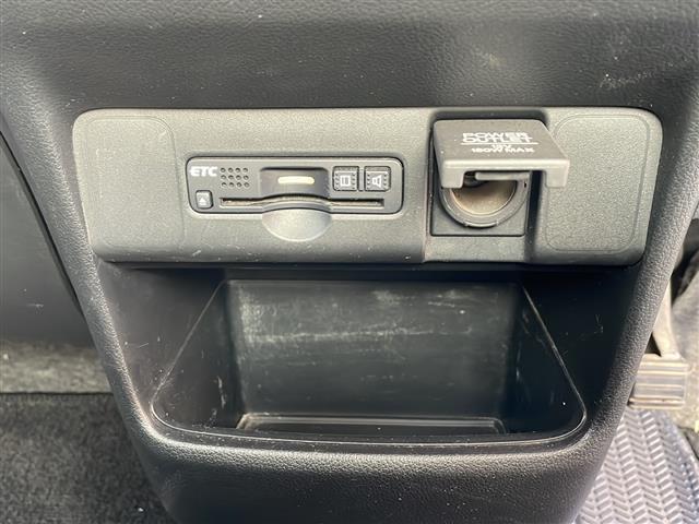 N-BOXカスタム G・Lパッケージ ETC 片側パワースライドドア バックカメラ 前席ベンチシート 後席チップアップシート CD再生 ワンセグ ナビ 純正フロアマット 純正アルミホイール14インチ オートエアコン USB入力端子(9枚目)