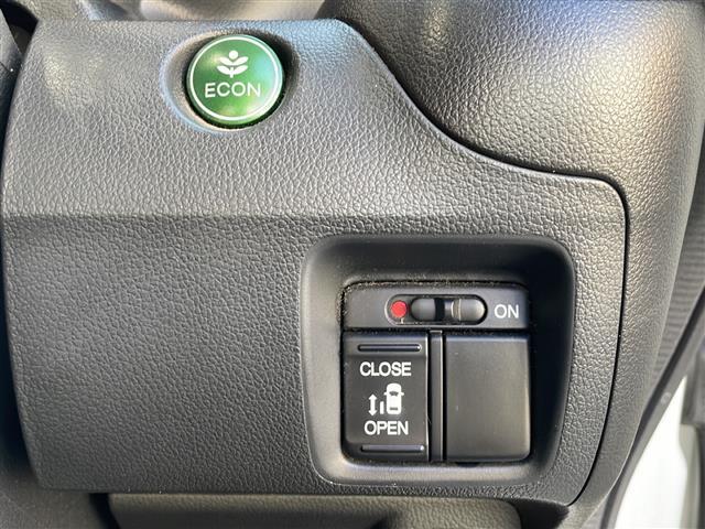 N-BOXカスタム G・Lパッケージ ETC 片側パワースライドドア バックカメラ 前席ベンチシート 後席チップアップシート CD再生 ワンセグ ナビ 純正フロアマット 純正アルミホイール14インチ オートエアコン USB入力端子(15枚目)