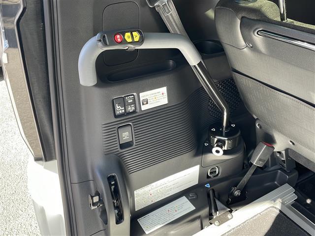 N-BOXカスタム L・スロープ 社外SDナビ BT CD DVD TV バックカメラ ETC レーダークルーズコントロール 両側パワースライド シートヒーターDN席 オートライト レーンキープ 衝撃軽減システム プッシュスタート(18枚目)