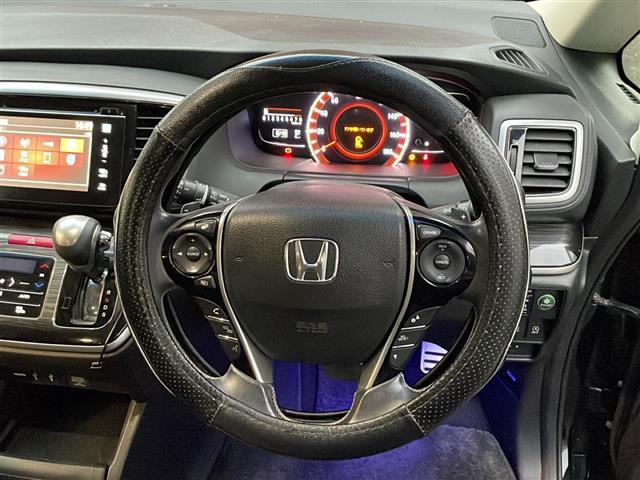 オデッセイ アブソルート・ＥＸ　純正ＳＤナビ　ＢＴ　ＣＤ　ＤＶＤ　ＦＭ　ＡＭ　フルセグ　バックカメラ　ＥＴＣ　ハーフレザー　オットマン　ウォークスルー　両側パワースライドドア　パワーシートＤ席　オートライト　横滑り防止装置（8枚目）