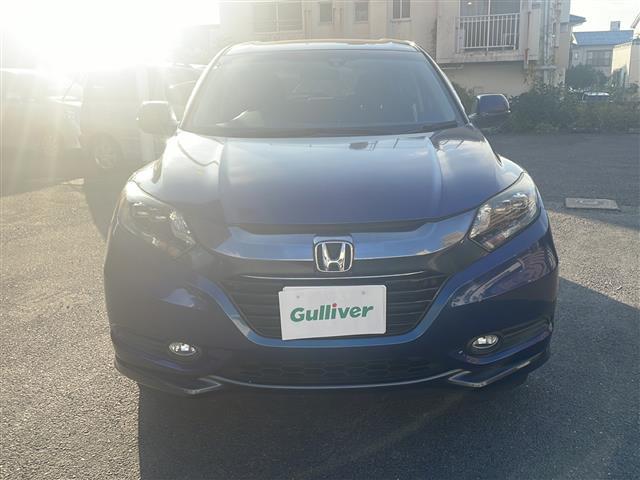 ヴェゼル ハイブリッドＸ　社外ナビ　Ｂｌｕｅｔｏｏｔｈ　バックカメラ　フルセグＴＶ　ＣＤ／ＤＶＤチェンジャー　ＥＴＣ　アイドリングストップ　パワーステアリング　パワーウィンドウ　衝突軽減システム　純正アルミホイール　純正フロア（6枚目）