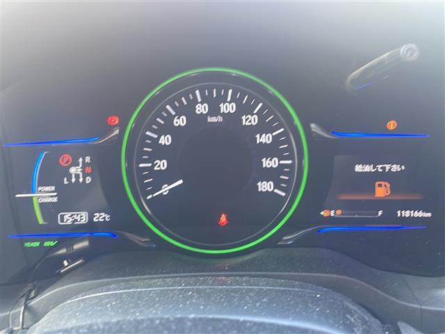 ヴェゼル ハイブリッドＸ　社外ナビ　Ｂｌｕｅｔｏｏｔｈ　バックカメラ　フルセグＴＶ　ＣＤ／ＤＶＤチェンジャー　ＥＴＣ　アイドリングストップ　パワーステアリング　パワーウィンドウ　衝突軽減システム　純正アルミホイール　純正フロア（21枚目）