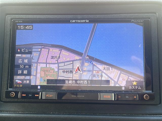 ヴェゼル ハイブリッドＸ　社外ナビ　Ｂｌｕｅｔｏｏｔｈ　バックカメラ　フルセグＴＶ　ＣＤ／ＤＶＤチェンジャー　ＥＴＣ　アイドリングストップ　パワーステアリング　パワーウィンドウ　衝突軽減システム　純正アルミホイール　純正フロア（26枚目）