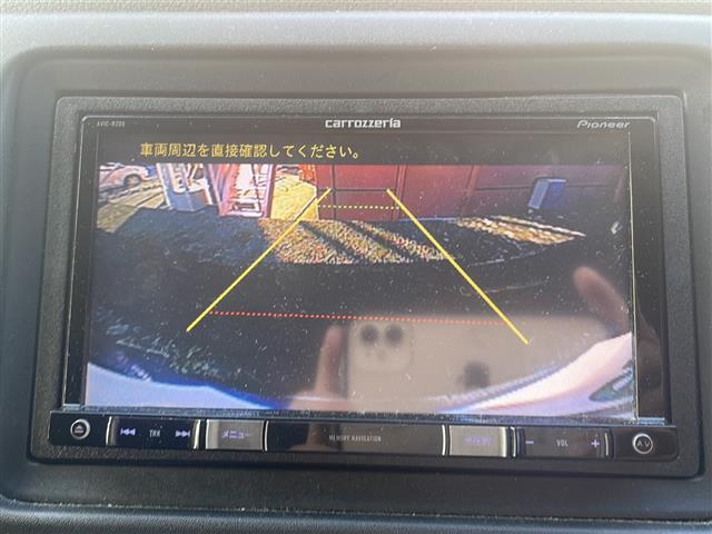 ヴェゼル ハイブリッドＸ　社外ナビ　Ｂｌｕｅｔｏｏｔｈ　バックカメラ　フルセグＴＶ　ＣＤ／ＤＶＤチェンジャー　ＥＴＣ　アイドリングストップ　パワーステアリング　パワーウィンドウ　衝突軽減システム　純正アルミホイール　純正フロア（27枚目）