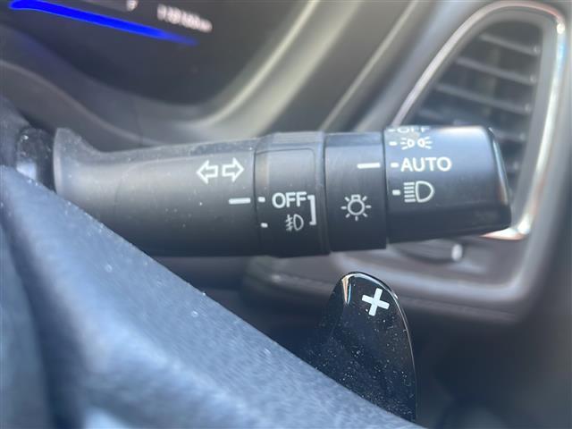 ヴェゼル ハイブリッドＸ　社外ナビ　Ｂｌｕｅｔｏｏｔｈ　バックカメラ　フルセグＴＶ　ＣＤ／ＤＶＤチェンジャー　ＥＴＣ　アイドリングストップ　パワーステアリング　パワーウィンドウ　衝突軽減システム　純正アルミホイール　純正フロア（31枚目）