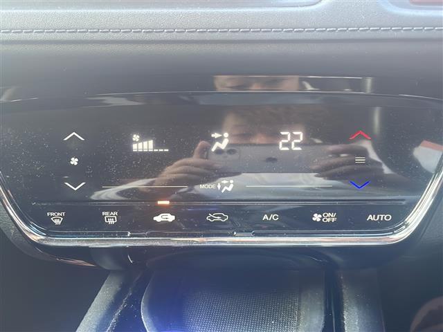 ヴェゼル ハイブリッドＸ　社外ナビ　Ｂｌｕｅｔｏｏｔｈ　バックカメラ　フルセグＴＶ　ＣＤ／ＤＶＤチェンジャー　ＥＴＣ　アイドリングストップ　パワーステアリング　パワーウィンドウ　衝突軽減システム　純正アルミホイール　純正フロア（33枚目）