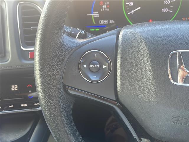 ヴェゼル ハイブリッドＸ　社外ナビ　Ｂｌｕｅｔｏｏｔｈ　バックカメラ　フルセグＴＶ　ＣＤ／ＤＶＤチェンジャー　ＥＴＣ　アイドリングストップ　パワーステアリング　パワーウィンドウ　衝突軽減システム　純正アルミホイール　純正フロア（34枚目）