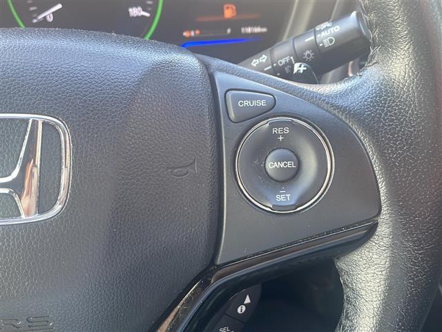 ヴェゼル ハイブリッドＸ　社外ナビ　Ｂｌｕｅｔｏｏｔｈ　バックカメラ　フルセグＴＶ　ＣＤ／ＤＶＤチェンジャー　ＥＴＣ　アイドリングストップ　パワーステアリング　パワーウィンドウ　衝突軽減システム　純正アルミホイール　純正フロア（35枚目）