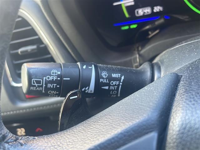 ヴェゼル ハイブリッドＸ　社外ナビ　Ｂｌｕｅｔｏｏｔｈ　バックカメラ　フルセグＴＶ　ＣＤ／ＤＶＤチェンジャー　ＥＴＣ　アイドリングストップ　パワーステアリング　パワーウィンドウ　衝突軽減システム　純正アルミホイール　純正フロア（37枚目）