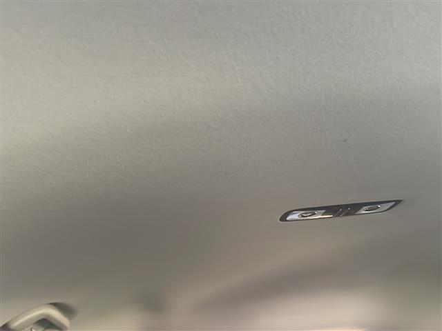 ヴェゼル ハイブリッドＸ　社外ナビ　Ｂｌｕｅｔｏｏｔｈ　バックカメラ　フルセグＴＶ　ＣＤ／ＤＶＤチェンジャー　ＥＴＣ　アイドリングストップ　パワーステアリング　パワーウィンドウ　衝突軽減システム　純正アルミホイール　純正フロア（38枚目）