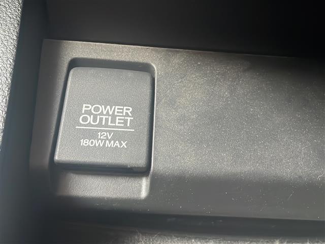 ヴェゼル ハイブリッドＸ　社外ナビ　Ｂｌｕｅｔｏｏｔｈ　バックカメラ　フルセグＴＶ　ＣＤ／ＤＶＤチェンジャー　ＥＴＣ　アイドリングストップ　パワーステアリング　パワーウィンドウ　衝突軽減システム　純正アルミホイール　純正フロア（39枚目）