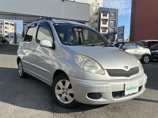 ファンカーゴ Ｇリヤリビングバージョン　社外ナビ　Ｂｌｕｅｔｏｏｔｈ　ワンセグＴＶ　ＣＤ／ＤＶＤチェンジャー　純正アルミホイール　純正フロアマット　ハロゲンライト　パワーステアリング　パワーステアリング　ルーフレール　電動格納ミラー（2枚目）