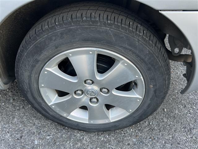 ファンカーゴ Ｇリヤリビングバージョン　社外ナビ　Ｂｌｕｅｔｏｏｔｈ　ワンセグＴＶ　ＣＤ／ＤＶＤチェンジャー　純正アルミホイール　純正フロアマット　ハロゲンライト　パワーステアリング　パワーステアリング　ルーフレール　電動格納ミラー（15枚目）