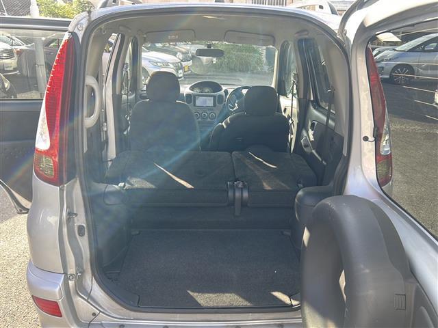 ファンカーゴ Ｇリヤリビングバージョン　社外ナビ　Ｂｌｕｅｔｏｏｔｈ　ワンセグＴＶ　ＣＤ／ＤＶＤチェンジャー　純正アルミホイール　純正フロアマット　ハロゲンライト　パワーステアリング　パワーステアリング　ルーフレール　電動格納ミラー（16枚目）