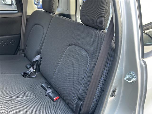 ファンカーゴ Ｇリヤリビングバージョン　社外ナビ　Ｂｌｕｅｔｏｏｔｈ　ワンセグＴＶ　ＣＤ／ＤＶＤチェンジャー　純正アルミホイール　純正フロアマット　ハロゲンライト　パワーステアリング　パワーステアリング　ルーフレール　電動格納ミラー（19枚目）