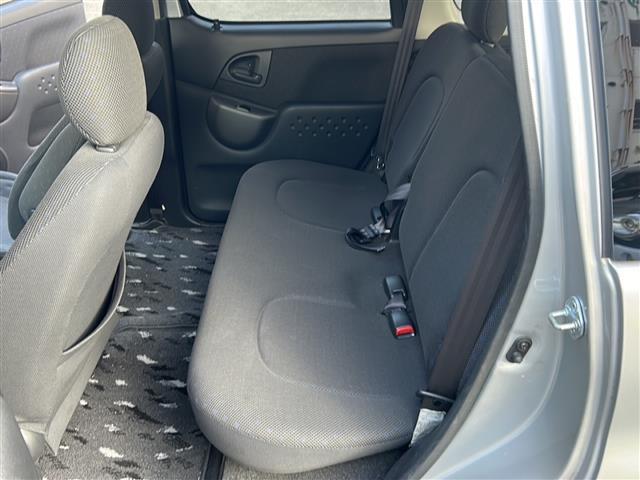 ファンカーゴ Ｇリヤリビングバージョン　社外ナビ　Ｂｌｕｅｔｏｏｔｈ　ワンセグＴＶ　ＣＤ／ＤＶＤチェンジャー　純正アルミホイール　純正フロアマット　ハロゲンライト　パワーステアリング　パワーステアリング　ルーフレール　電動格納ミラー（21枚目）