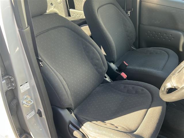 ファンカーゴ Ｇリヤリビングバージョン　社外ナビ　Ｂｌｕｅｔｏｏｔｈ　ワンセグＴＶ　ＣＤ／ＤＶＤチェンジャー　純正アルミホイール　純正フロアマット　ハロゲンライト　パワーステアリング　パワーステアリング　ルーフレール　電動格納ミラー（22枚目）