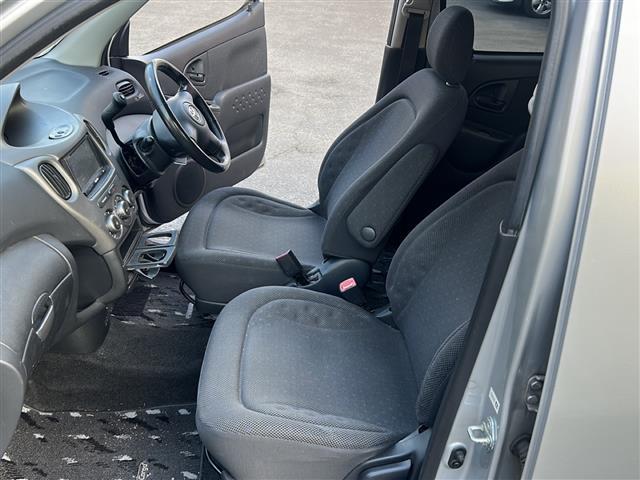 ファンカーゴ Ｇリヤリビングバージョン　社外ナビ　Ｂｌｕｅｔｏｏｔｈ　ワンセグＴＶ　ＣＤ／ＤＶＤチェンジャー　純正アルミホイール　純正フロアマット　ハロゲンライト　パワーステアリング　パワーステアリング　ルーフレール　電動格納ミラー（23枚目）