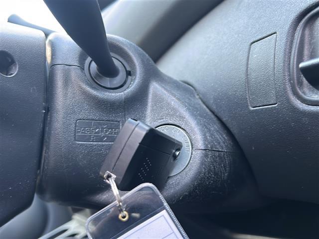 ファンカーゴ Ｇリヤリビングバージョン　社外ナビ　Ｂｌｕｅｔｏｏｔｈ　ワンセグＴＶ　ＣＤ／ＤＶＤチェンジャー　純正アルミホイール　純正フロアマット　ハロゲンライト　パワーステアリング　パワーステアリング　ルーフレール　電動格納ミラー（29枚目）