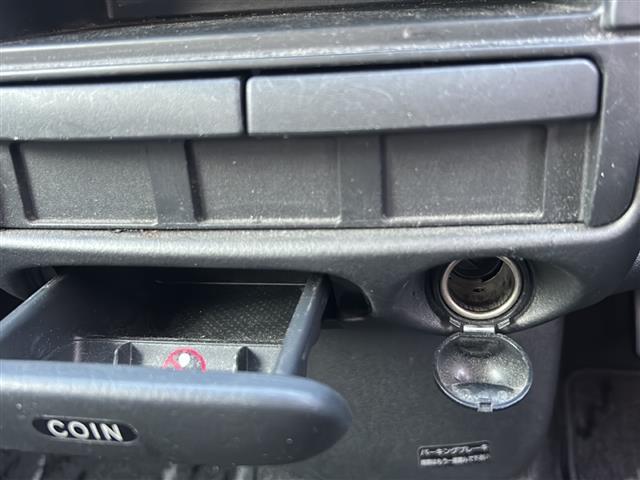 ファンカーゴ Ｇリヤリビングバージョン　社外ナビ　Ｂｌｕｅｔｏｏｔｈ　ワンセグＴＶ　ＣＤ／ＤＶＤチェンジャー　純正アルミホイール　純正フロアマット　ハロゲンライト　パワーステアリング　パワーステアリング　ルーフレール　電動格納ミラー（35枚目）