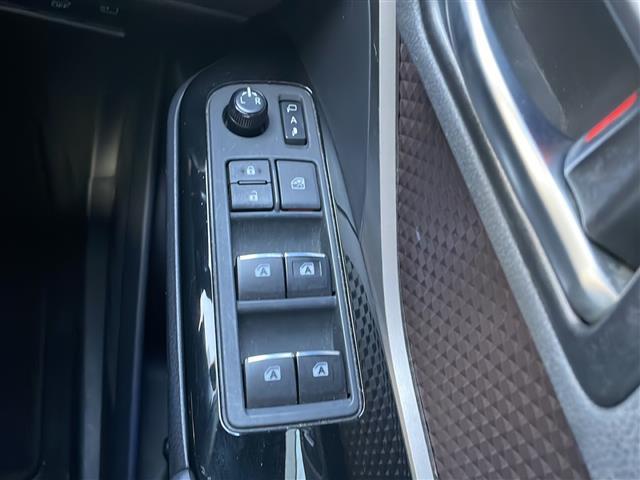 Ｃ－ＨＲ Ｇ　ＳＤナビ　Ｂｌｕｅｔｏｏｔｈ　フルセグＴＶ　バックカメラ　ＢＳＭ　モデリスタフルエアロ　前後ドライブレコーダー　前後コーナーセンサー　ＥＴＣ　ＣＤチェンジャー　純正アルミホイール　純正フロアマット（38枚目）