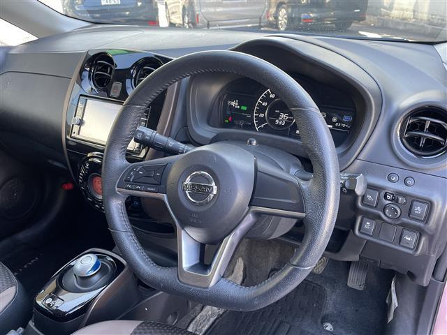 ノート ｅ－パワー　メダリスト　純正ＳＤナビ（ＦＭ／ＡＭ／ＣＤ／ＤＶＤ／Ｂｌｕｅｔｏｏｔｈ）　フルセグテレビ　ハーフレザーシート　衝突被害軽減装置　レーンキープアシスト　横滑り防止装置　全方位カメラ　デジタルインナーミラー（3枚目）