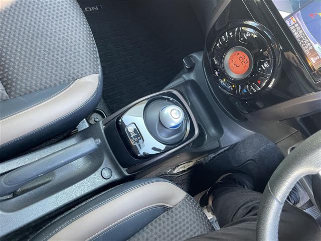 ノート ｅ－パワー　メダリスト　純正ＳＤナビ（ＦＭ／ＡＭ／ＣＤ／ＤＶＤ／Ｂｌｕｅｔｏｏｔｈ）　フルセグテレビ　ハーフレザーシート　衝突被害軽減装置　レーンキープアシスト　横滑り防止装置　全方位カメラ　デジタルインナーミラー（10枚目）