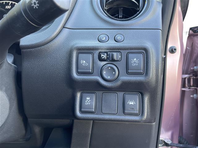 ノート ｅ－パワー　メダリスト　純正ＳＤナビ（ＦＭ／ＡＭ／ＣＤ／ＤＶＤ／Ｂｌｕｅｔｏｏｔｈ）　フルセグテレビ　ハーフレザーシート　衝突被害軽減装置　レーンキープアシスト　横滑り防止装置　全方位カメラ　デジタルインナーミラー（12枚目）