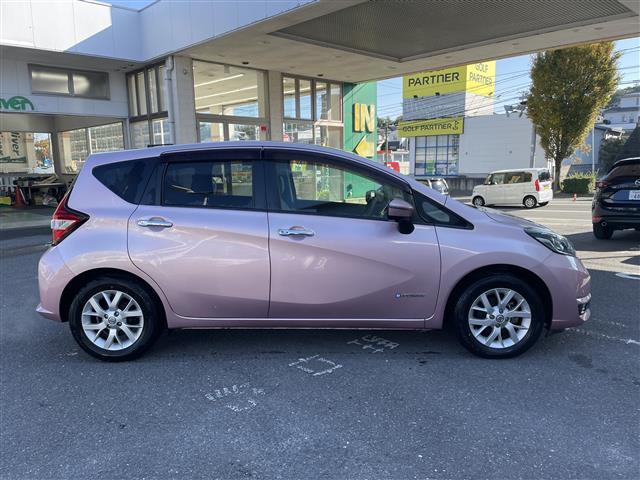 ノート ｅ－パワー　メダリスト　純正ＳＤナビ（ＦＭ／ＡＭ／ＣＤ／ＤＶＤ／Ｂｌｕｅｔｏｏｔｈ）　フルセグテレビ　ハーフレザーシート　衝突被害軽減装置　レーンキープアシスト　横滑り防止装置　全方位カメラ　デジタルインナーミラー（24枚目）