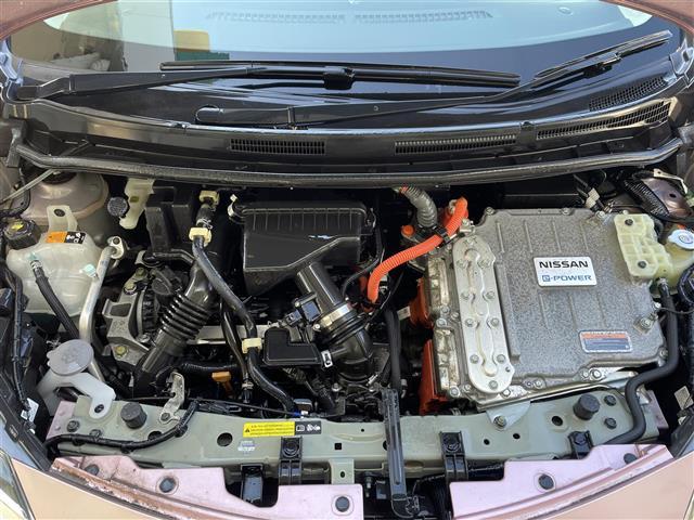 ノート ｅ－パワー　メダリスト　純正ＳＤナビ（ＦＭ／ＡＭ／ＣＤ／ＤＶＤ／Ｂｌｕｅｔｏｏｔｈ）　フルセグテレビ　ハーフレザーシート　衝突被害軽減装置　レーンキープアシスト　横滑り防止装置　全方位カメラ　デジタルインナーミラー（27枚目）