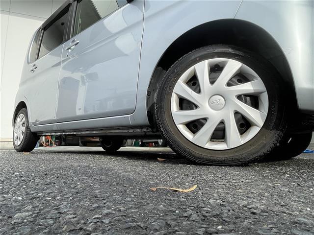 タント L 純正オーディオ(FM/AM/CD) 片側スライドドア ベンチシート ヘッドライトレベライザー 電動格納ミラー スタッドレスタイヤ社外AW(155/65R14/7mm)(4枚目)