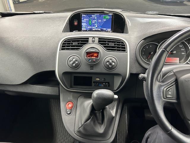 カングー プラティーク ルーフレール 社外ナビ(4枚目)