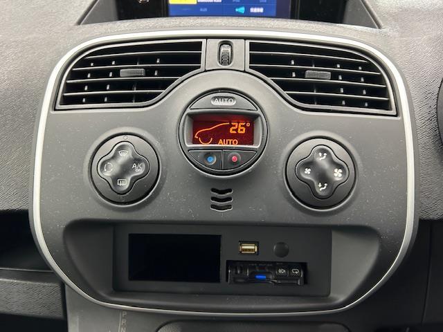 カングー プラティーク ルーフレール 社外ナビ(8枚目)