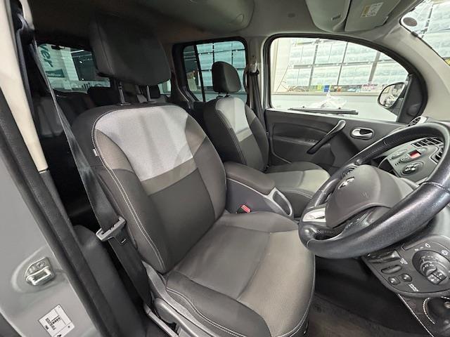 カングー プラティーク ルーフレール 社外ナビ(14枚目)